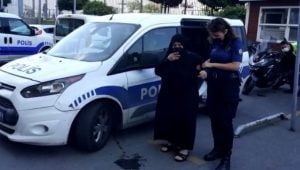سبعينية تعتدى على حفيدها المعاق .. والشرطة التركية تتدخل