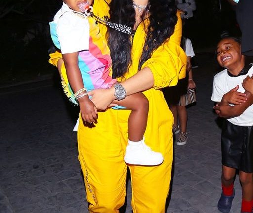 كاردي بي تضحك على ابنتها