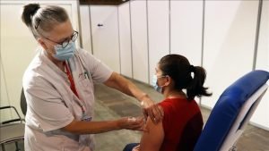 بيت دعارة يمنح خدمات مجانية مقابل التطعيم(فيديو)