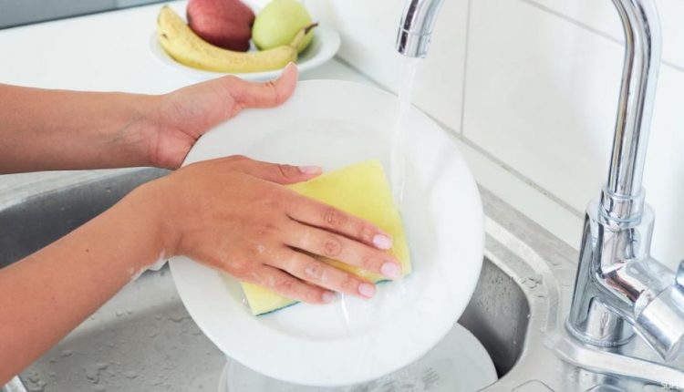 هل يسبب صابون غسيل الأطباق الإصابة بالسرطان