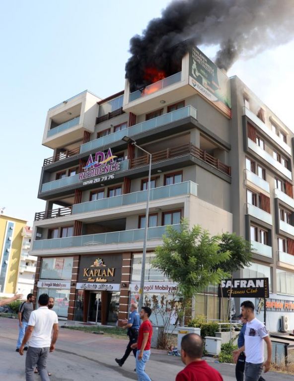 سيجارة تحرق منزل في دنيزلي 9