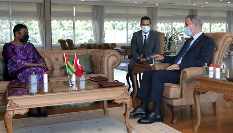 وزير الدفاع التركي خلوصي