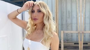 المغنية التركية ايرام ديرجي تعلق على إدعاءات علاقتها بجيم بيليفي