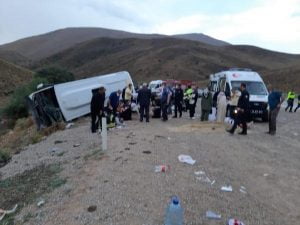 7 إصابات خطيرة في حادث انقلاب حافلة في قيصري