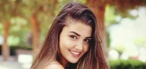 التركية هاندا أرتشيل أجمل امراة في عام 2021