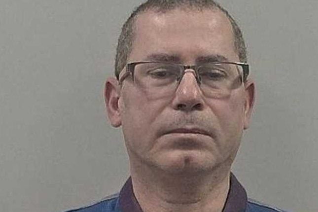 طبيب مصري يسمم زوجته