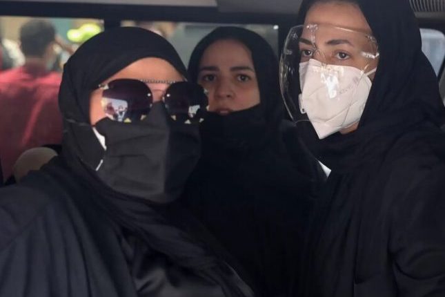 مشاجرات خلال تشييع جنازة دلال عبد العزيز تثير الغضب