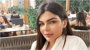 المتصححة جنسيا جويل بدر تدخل القفص الذهبي