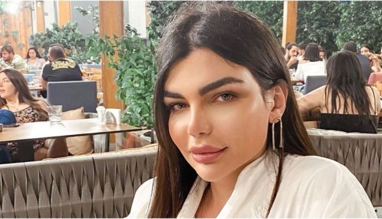 المتصححة جنسيا جويل بدر تدخل القفص الذهبي