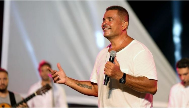 شاب من ذوي الاحتياجات