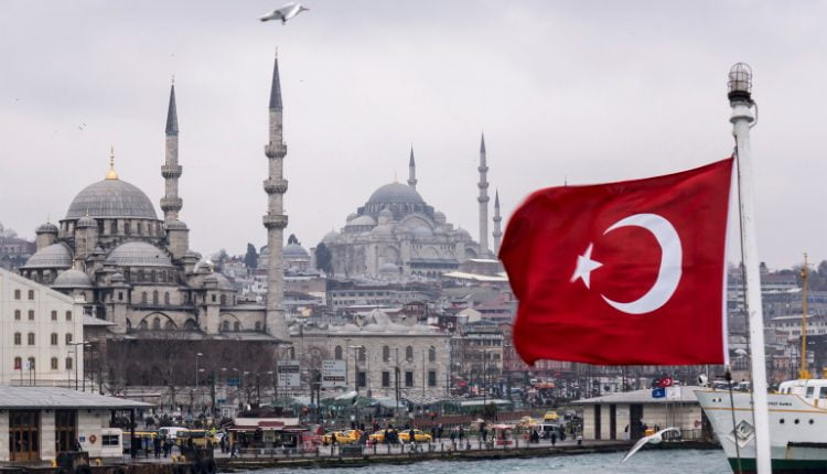 الدفاع التركية تتهم اليونان