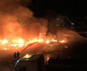 اندلع حريق في 4 قوارب سياحية في ألانيا