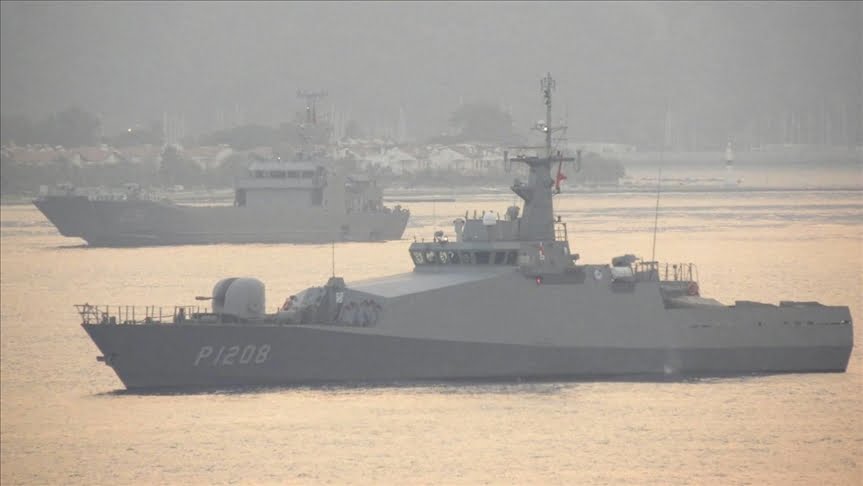 البحرية التركية ترسل سفينتين للمساهمة بمكافحة حرائق موغلا