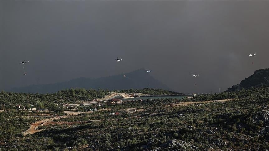 "الدفاع التركية": نواصل دعم جهود إخماد حرائق الغابات