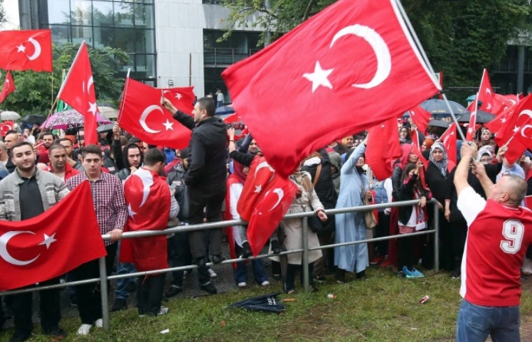 هل تنجح المعارضة بتأليب الأتراك على اللاجئين السوريين؟