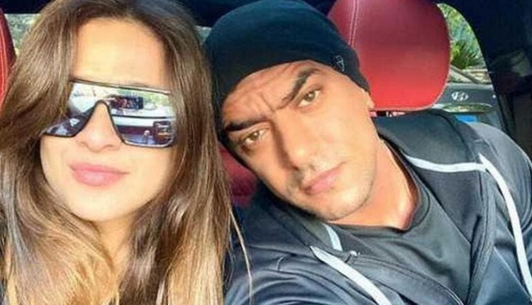 أحمد العوضي يثير قلق جمهور ياسمين عبد العزيز