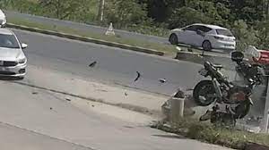 مصرع فتاة في حادث اصطدام سيارة بدراجة نارية في دنيزلي