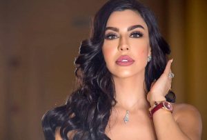  ليلى اسكندر تثير الجدل بردودها على معجبات زوجها السعودي
