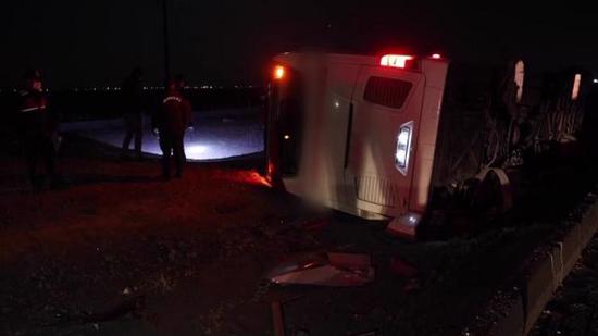 انقلاب حافلة ركاب وإصابة 13 شخصًا في مدينة قونية 29