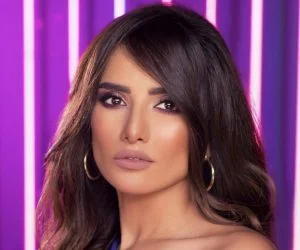 زينة رضا تظهر بملابس فاضحة وجريئة على شاطئ البحر  