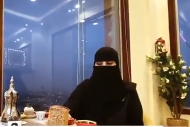 سعودية تفتتح مطعما في الباحة