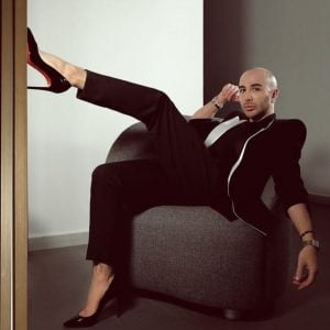 سامر خزامي يصدم متابعيه بإطلالة نسائية بحتة.. والجمهور يعلق! 1