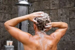 عادات يفعلها الرجـل