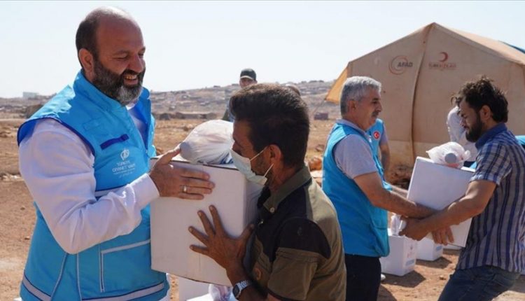 وقف الديانة التركي يكفل 1720 يتيما في إدلب السورية