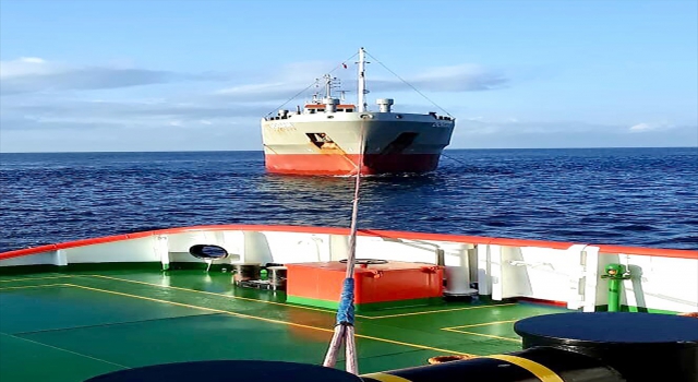 إنقاذ سفينة شحن تعطلت في مضيق البوسفور (فيديو) 13