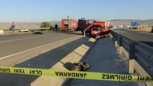 مقتل ثلاثة أشخاص في حادث سير مروع غرب تركيا