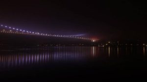 ضباب كثيف في إسطنبول وجسر الشهداء يختفي عن الأنظار (صور)