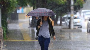 الأرصاد التركية تحذر من عاصفة جوية في وسط الأناضول وشرق البحر الأسود