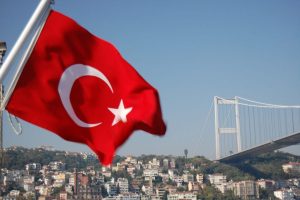 تحديات اقتصادية صعبة تواجه تركيا مع التراجع التاريخي لليرة