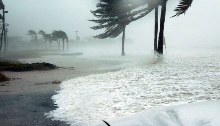 صورة لإعصار شاهين الذي يضرب الأراضي العمانية