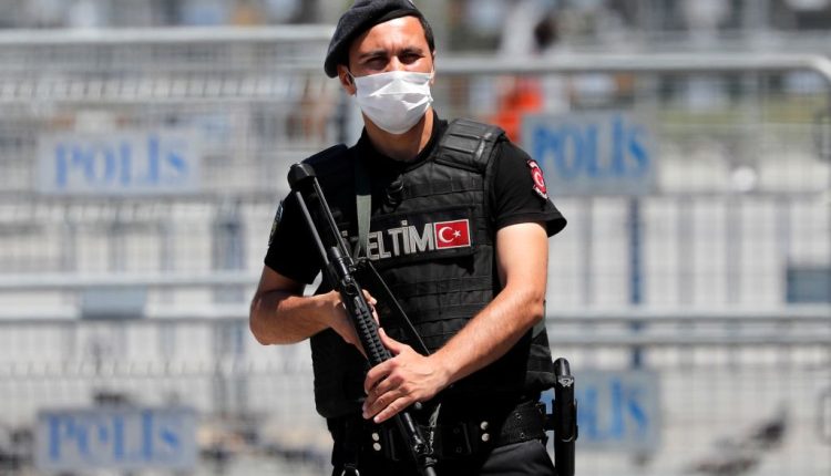 7 روس في قبضة السلطات التركية.. ماذا فعلوا؟