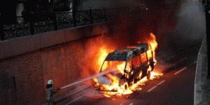 اندلاع حريق في حافلة مدرسية في إسطنبول