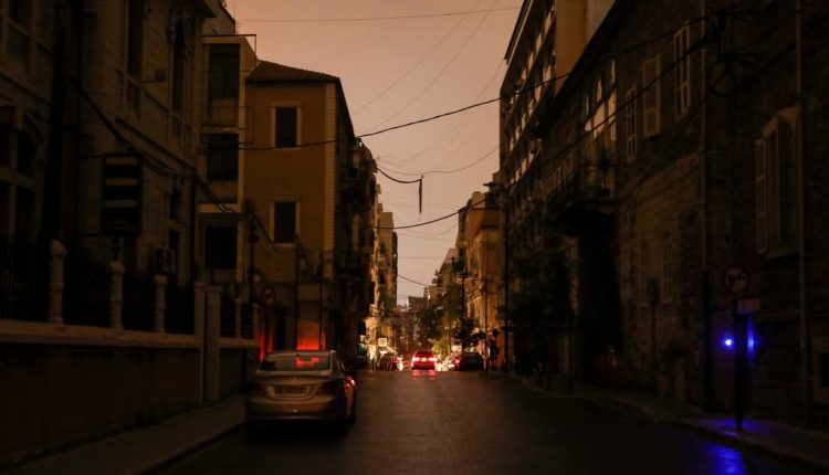 صورة تظهر أحد الشوارع اللبنانية بدون كهرباء