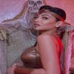 شوق الهادي تـُـثير الجدل مُـجددا.. بزي الهالوين 1