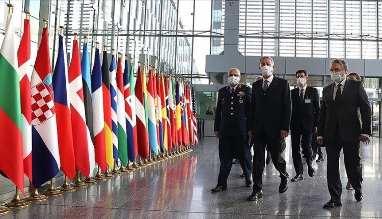 تركيا تشارك في اجتماع الردع والدفاع لحلف الناتو.. وزير الدفاع يجري عدة لقاءات