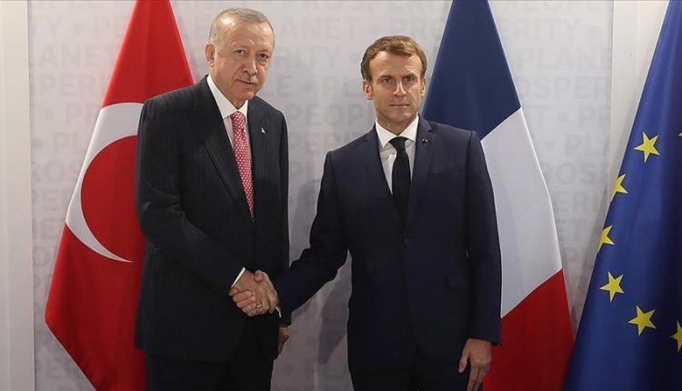 أردوغان يلتقي بنظيره الفرنسي في جلسة مغلقة وبايدن يشيد بتركيا