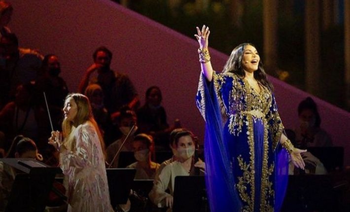 أحلام بالزي التقليدي