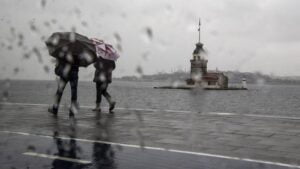 الأرصاد الجوية تحذر من أمطار غزيرة وثلوج في عموم تركيا