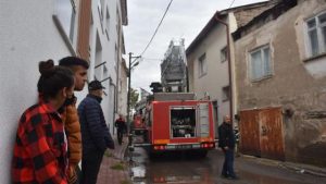 حريق كبير في مبنى من طابقين بمدينة سيفاس