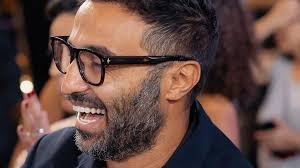 احمد فهمي تصله كيكة عيد ميلاده مـُـزينة بصورة لشخص غيره