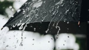 الأرصاد الجوية تحذر من عاصفة قوية وأمطار غزيرة في عدة مناطق تركية