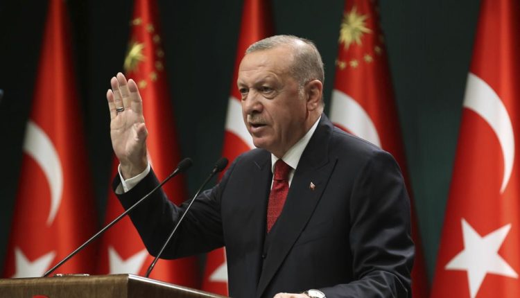 أردوغان: قوة الليرة يحدث بزيادة الصادرات وإيرادات السياحة