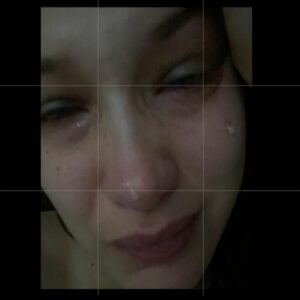 ظهور صادم لـ بيلا حديد.. نشرت صوراً وهي تبكي وقالت إن “السوشيال ميديا” لا تعكس الحقيقة 7