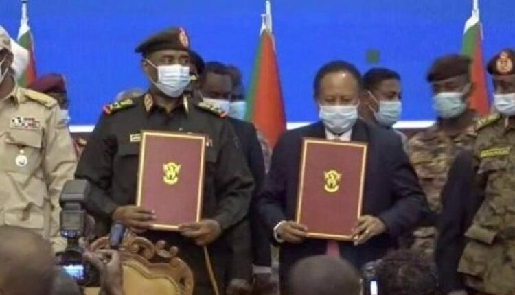 اتفاق سياسي في السودان بين قائد الجيش ورئيس الحكومة.. وتركيا تعقّب