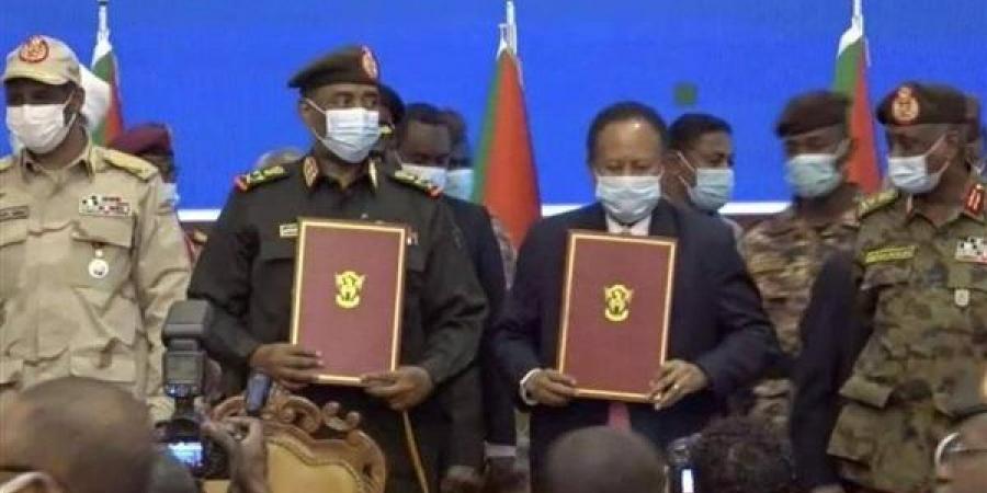 اتفاق سياسي في السودان بين قائد الجيش ورئيس الحكومة.. وتركيا تعقّب