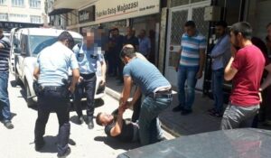 هجوم بسكين على الشرطة في إزمير